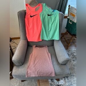 Nike Dri-FIT tank Top bundle
